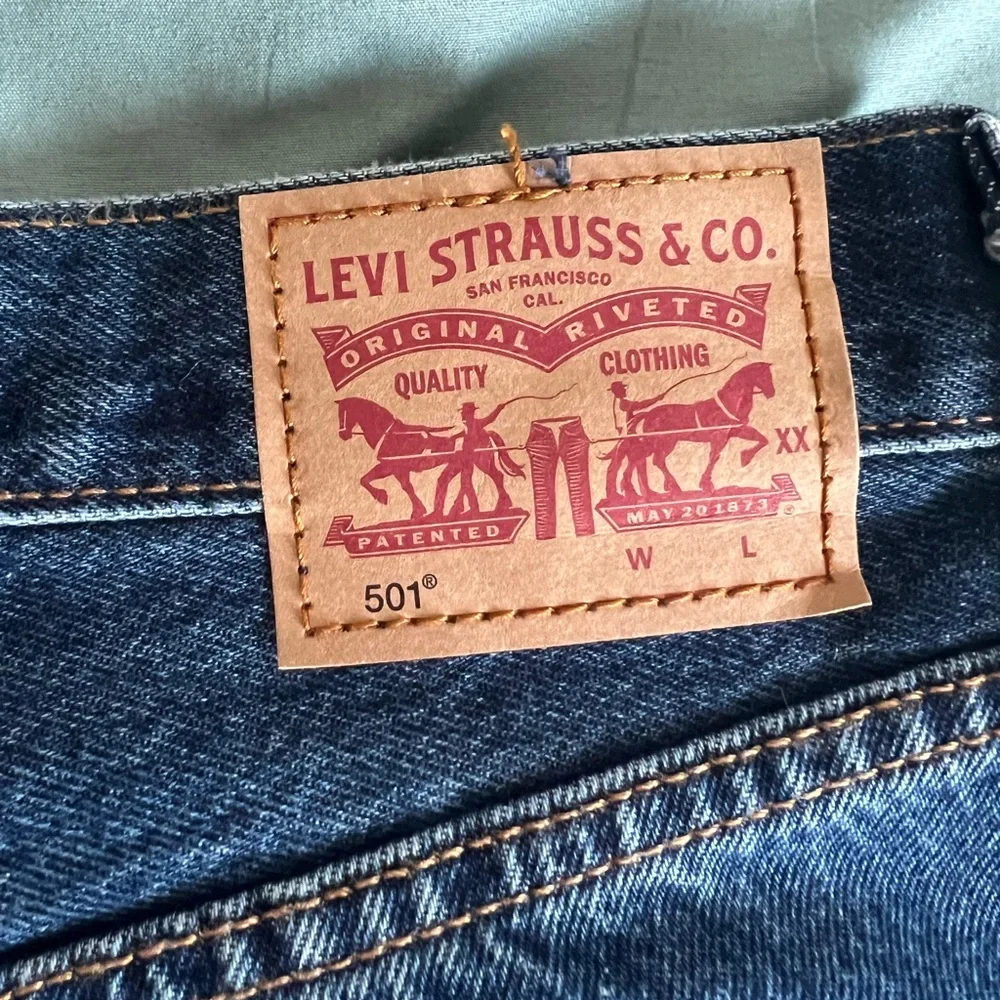 Levi Strauss 501 jean shorts - Picture 3 of 4